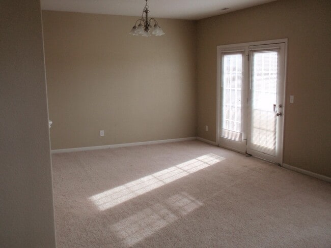 Building Photo - 2731-2733 Elm Creek