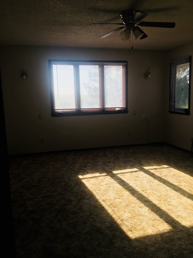 Building Photo - 2-Story Country home!