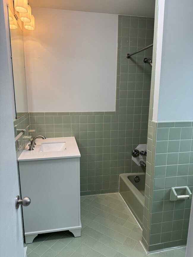 Building Photo - 12445 Dixie Dr