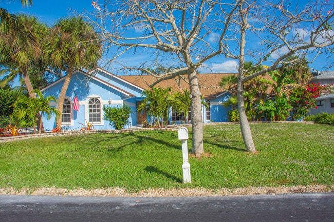 Building Photo - 922 Jackson Way