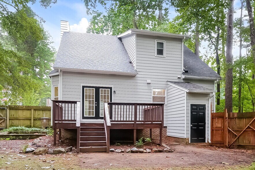 Building Photo - 100 Remington Woods Dr