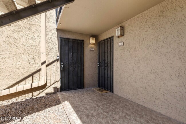 Building Photo - 3825 E Camelback Rd