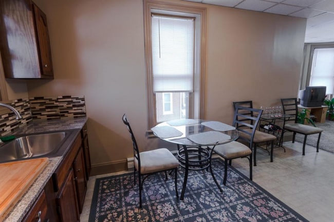 Building Photo - 534 S Market St