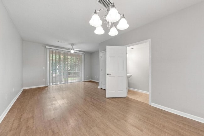 Building Photo - 2 Bed/2.5 Bath Summerfield Townhome! Great...