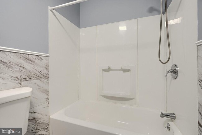 Building Photo - 2533 W Lombard St