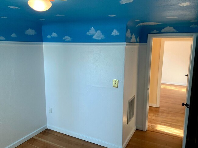 Building Photo - 4 Bedroom, 1.5 Bath House