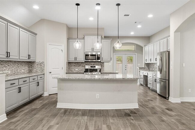 Building Photo - 385 Bonnet Blvd