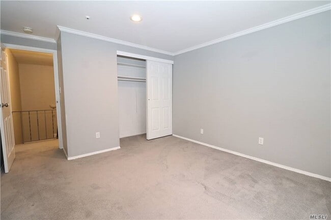 Building Photo - 36 Sagamore Hills Dr