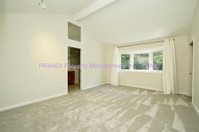 Building Photo - "Charming 4-Bedroom Oasis in San Rafael wi...