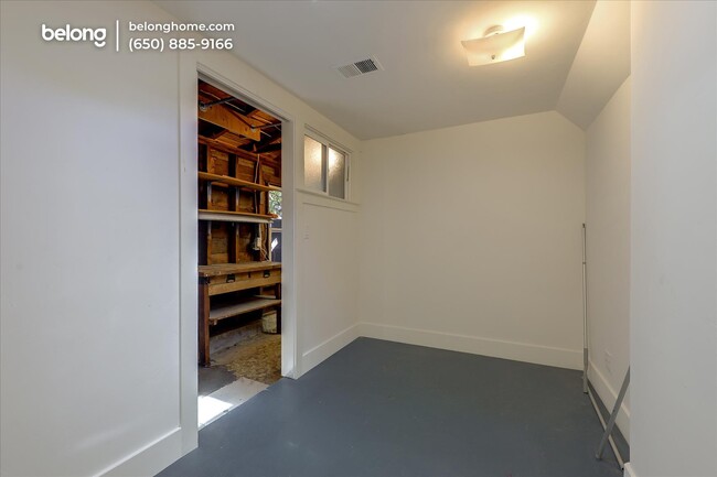 Building Photo - 420 9th Ave