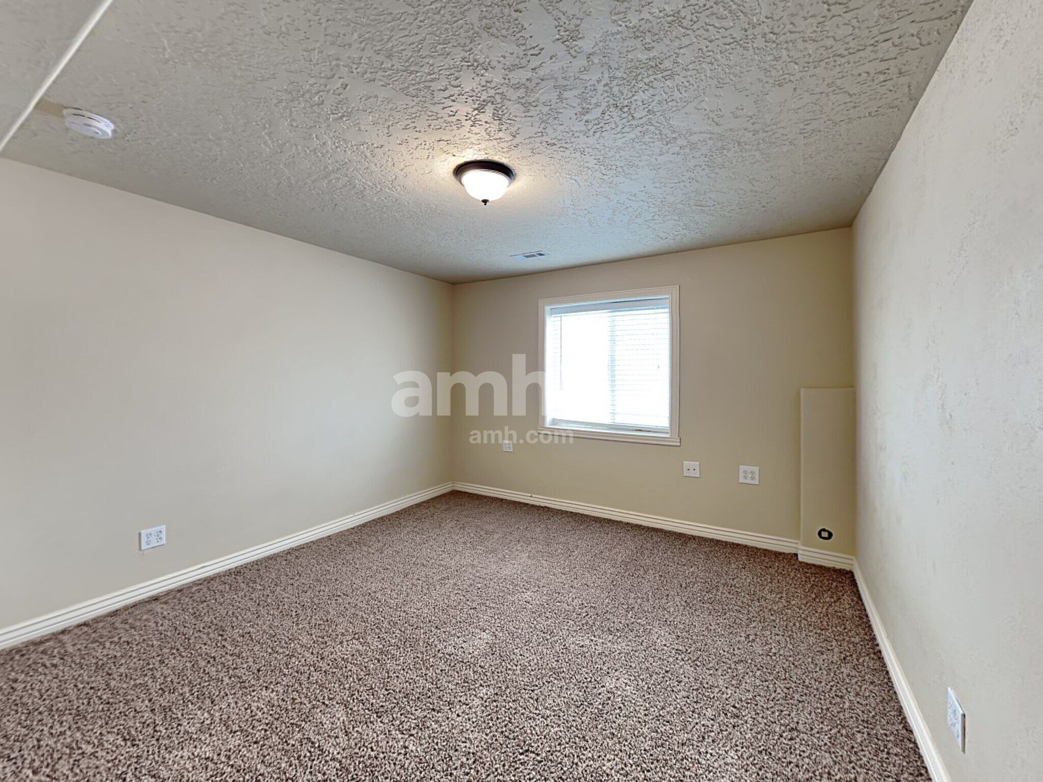 Building Photo - 1245 E 640 S