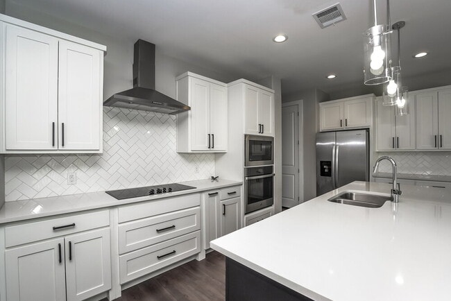 Building Photo - 7153 9th Hole Dr