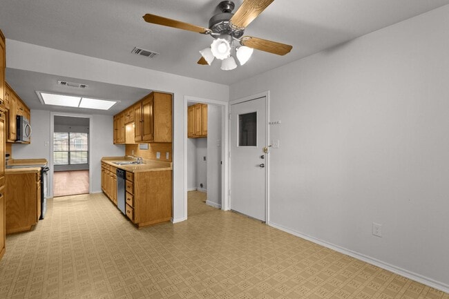 Building Photo - 6505 Towne Park Dr