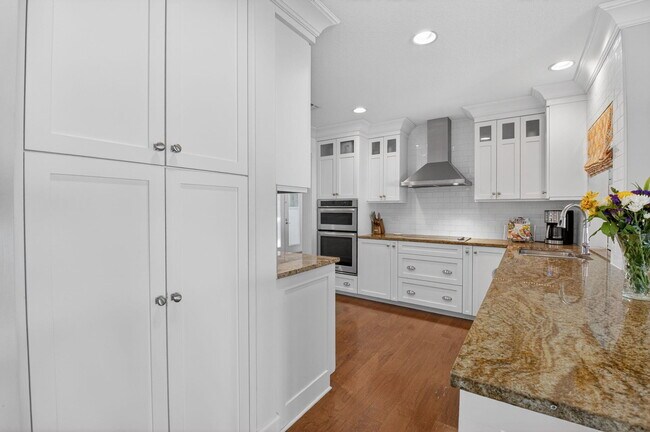 Building Photo - 1010 SW 2nd St