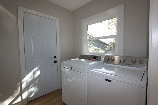 Building Photo - 251 S 36th St