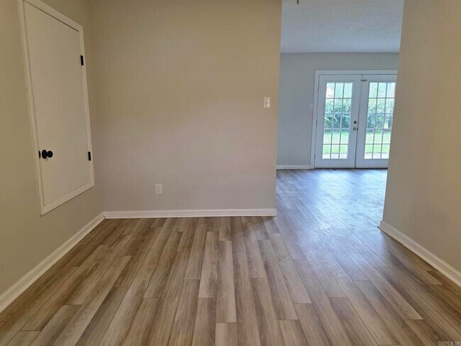 Building Photo - 8 Willowridge Cove