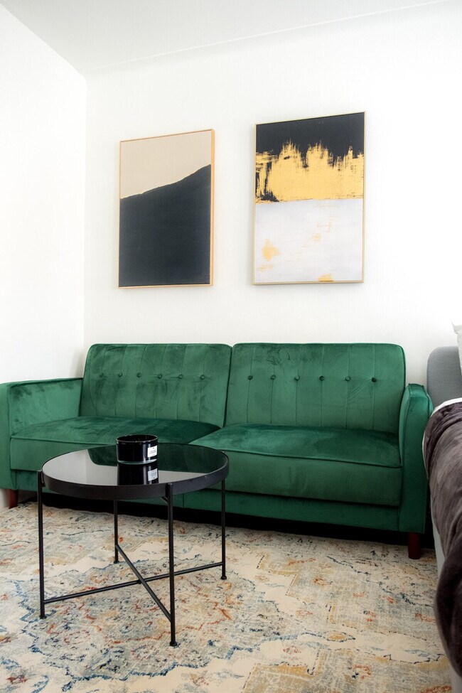 Building Photo - 346 E 76th St