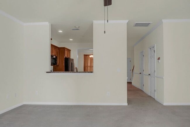 Building Photo - 215 Hemingway Cir