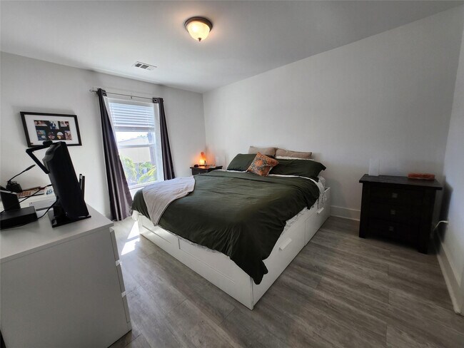 Building Photo - 31547 Ave D