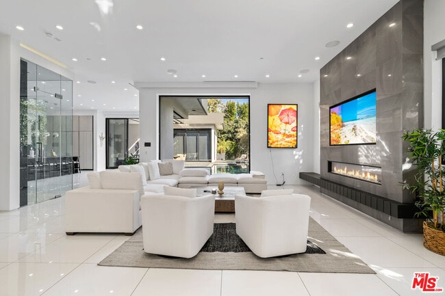 Building Photo - 4458 Mammoth Ave