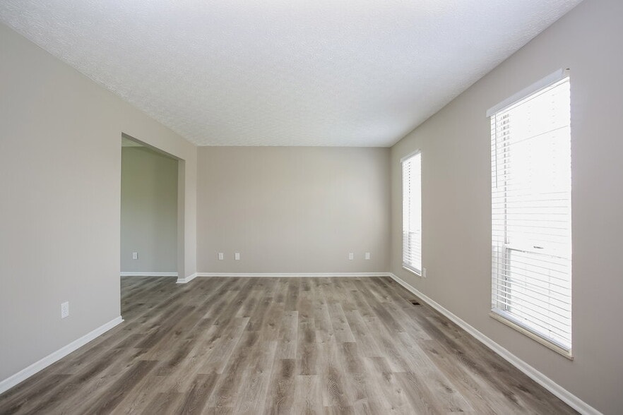 Building Photo - 3150 Plainfield Ct