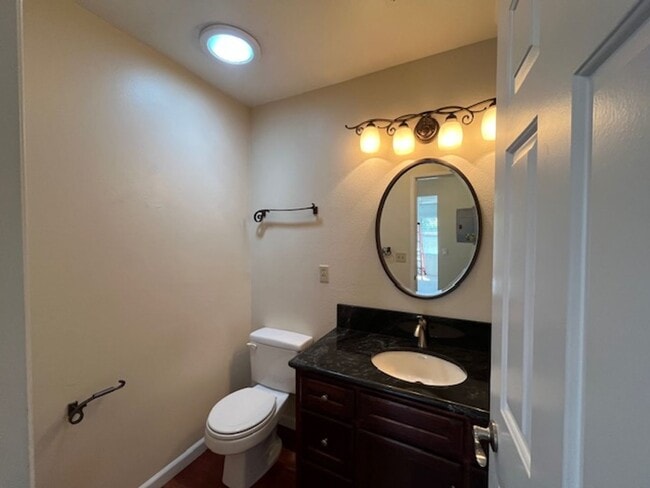 Building Photo - 856 Alyssum Ct