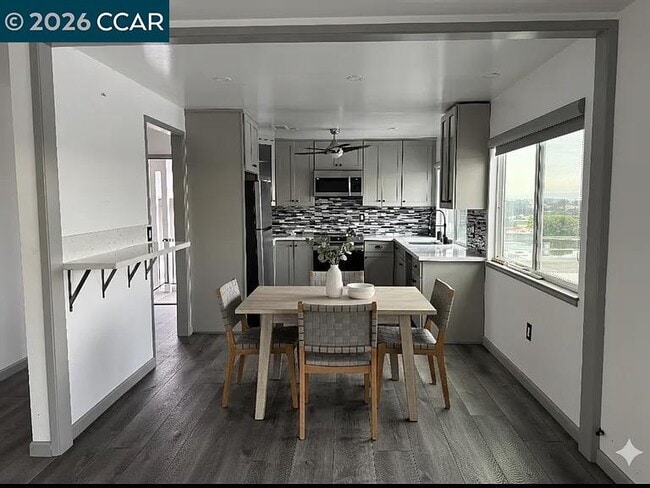 Building Photo - 3081 Birmingham Dr