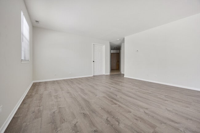 Building Photo - 527 E Shag Bark Ln