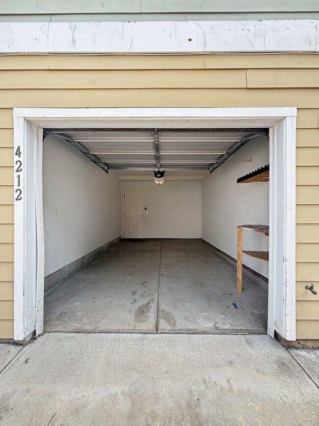 Building Photo - Charming 2BD/1BA Condo in University Heigh...