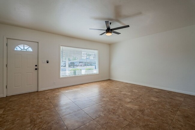 Building Photo - Updated home in Chandler!