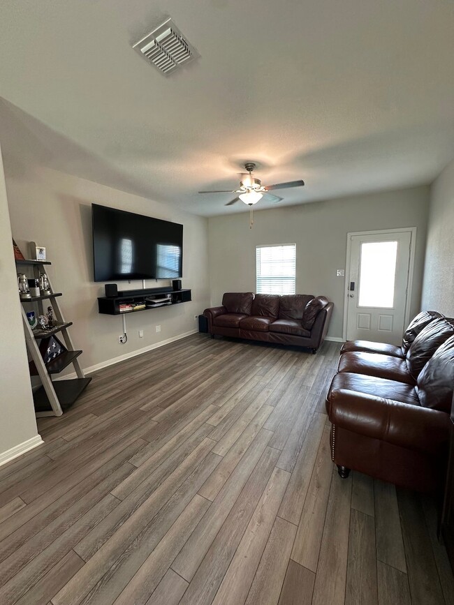 Building Photo - 6525 Underwood Way