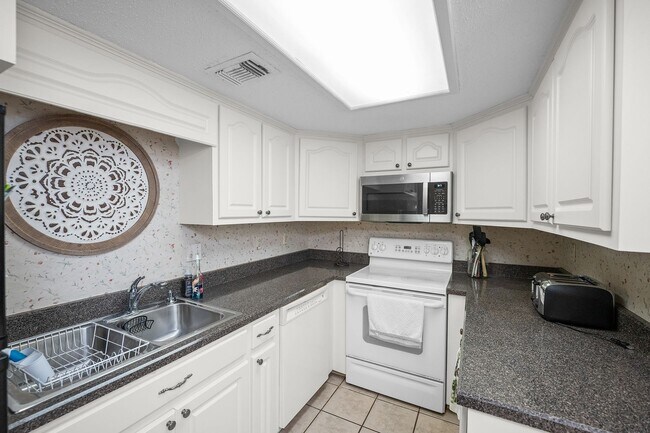 Building Photo - 4610 White Ave