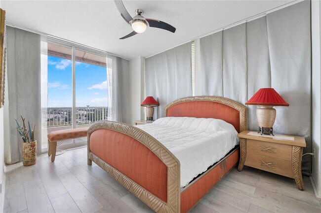 Building Photo - 625 Casa Loma Blvd