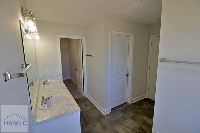 Building Photo - 326 Fairview Cir