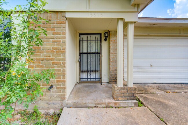 Building Photo - 15515 Mira Monte Dr