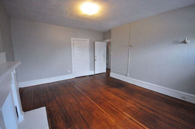 Building Photo - 207 E Lane Ave