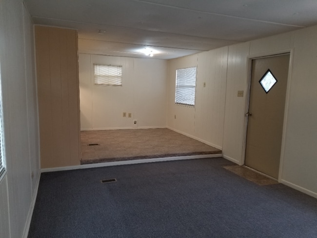 Building Photo - 41 Thicket Rd