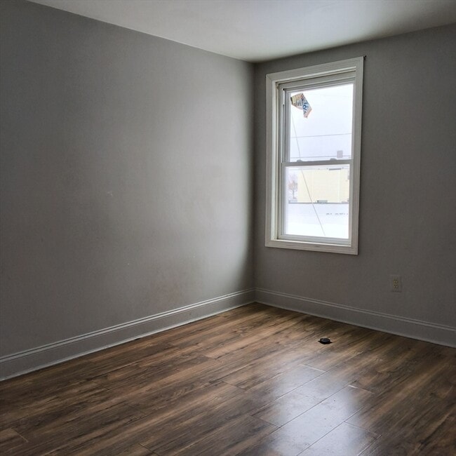 Building Photo - 1792 Pleasant St