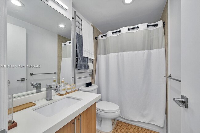 Building Photo - 7501 E Treasure Dr
