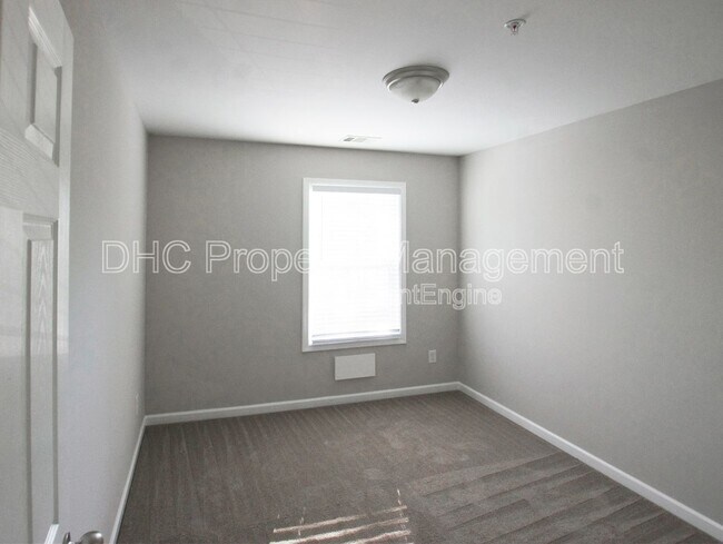 Building Photo - 2290 Connally Pl