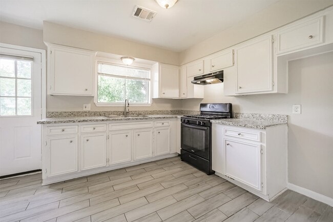 Building Photo - 1306 Glencrest Dr