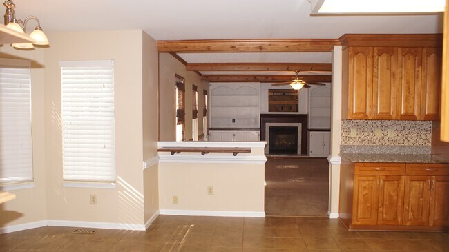Building Photo - 1221 Clearwater Ln