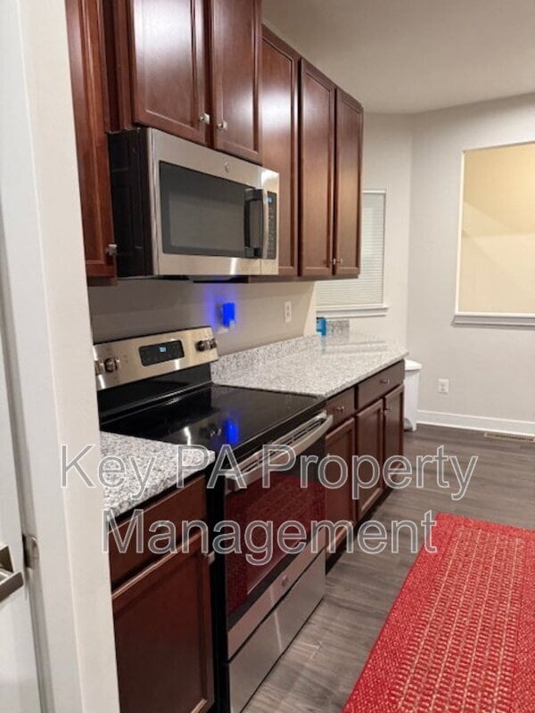 Building Photo - 659 Thomas Penn Dr