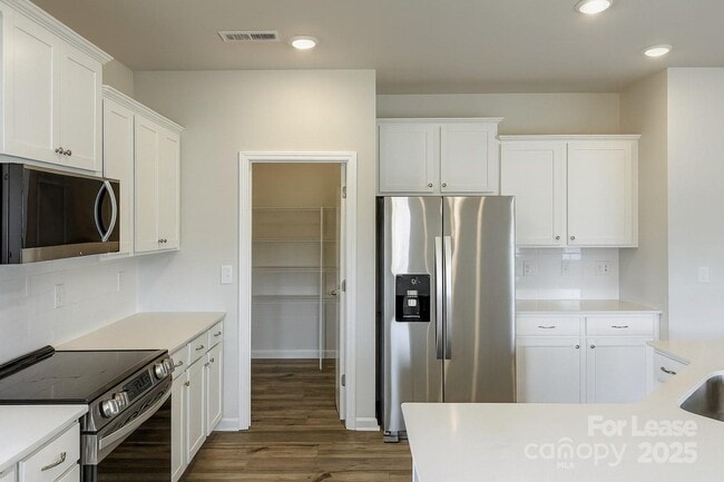 Building Photo - 5514 Hydrangea St