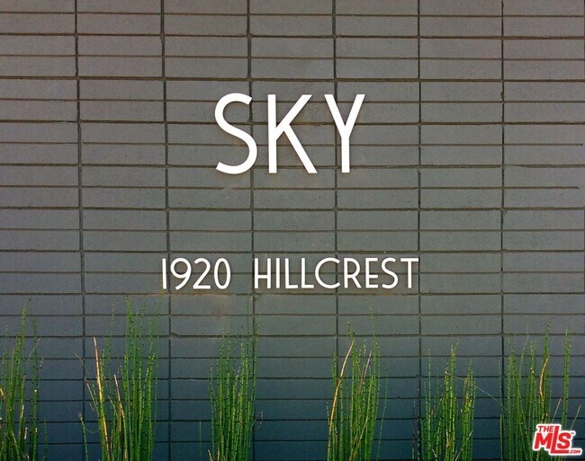 Building Photo - 1920 Hillcrest Rd