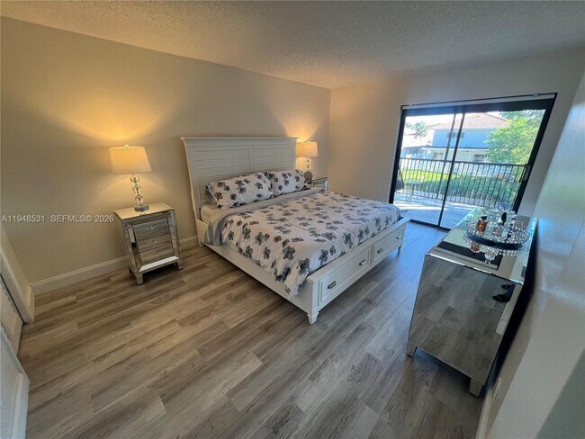 Building Photo - 151 Lakeview Dr