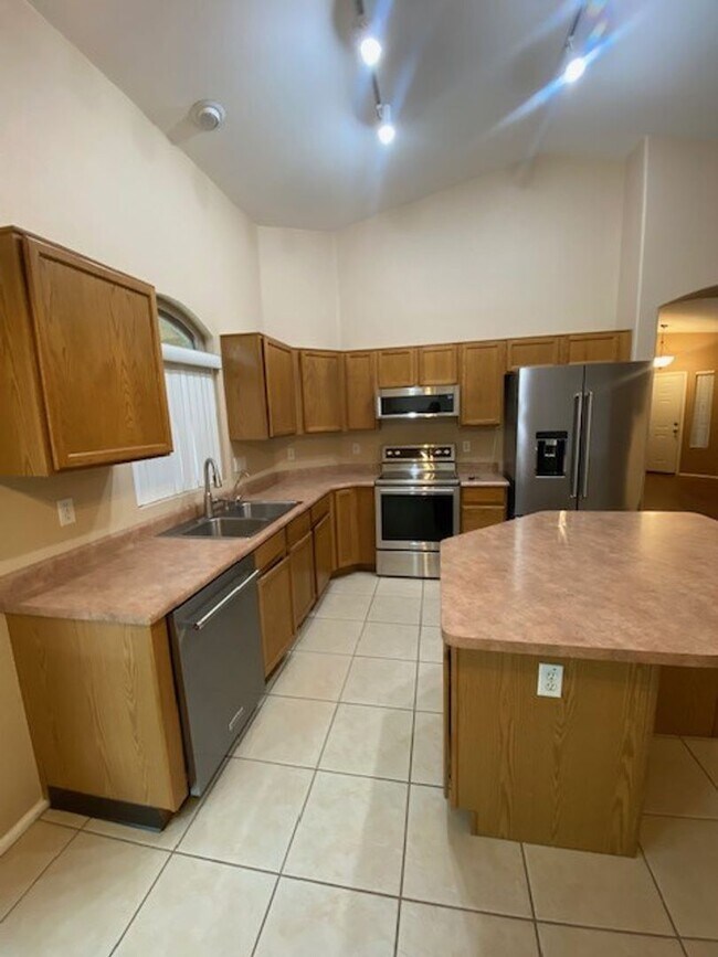 Building Photo - Beautiful 3-Bedroom Home with Vaulted Ceilings & Private Fenced Yard