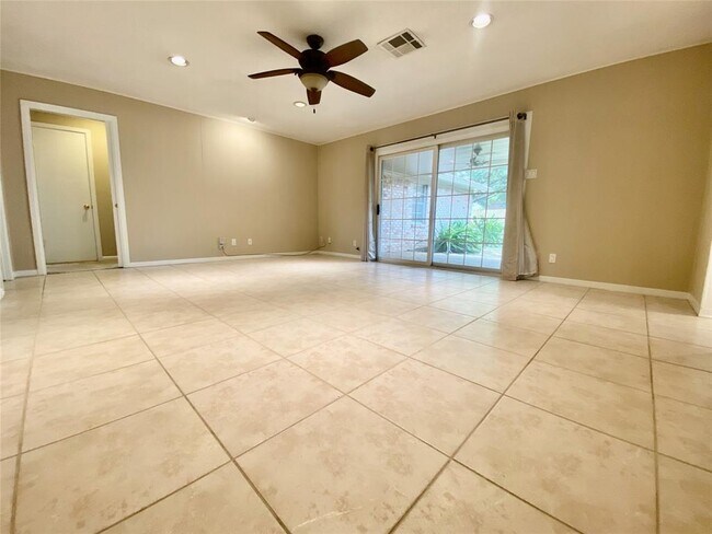 Building Photo - 2206 Tannehill Dr