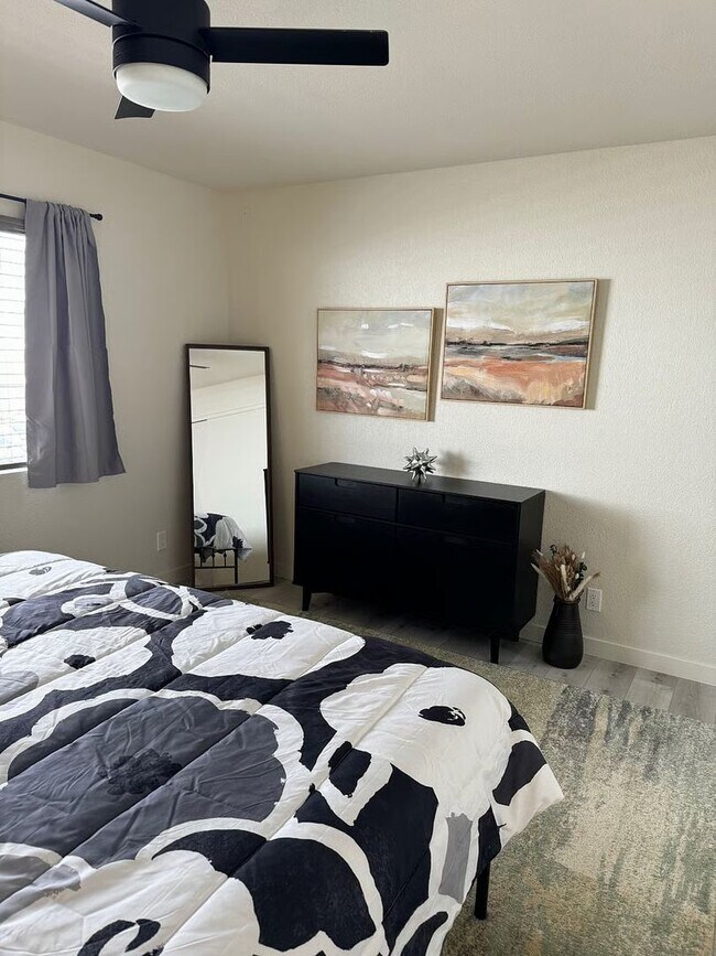 Building Photo - S-1073