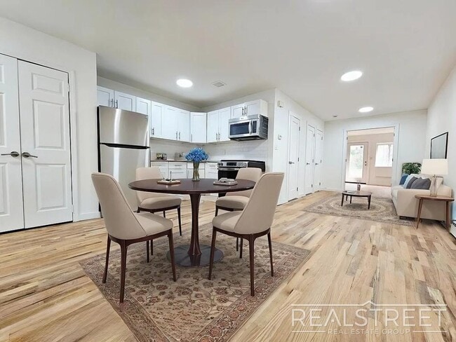 Primary Photo - Massive 3BD/3BA Renovated Duplex with Home...